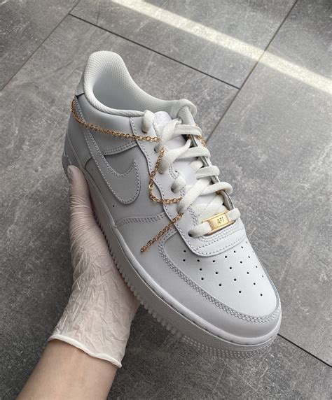 nike air force mit goldener kette|nike air force 1 gold.